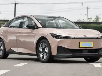 2023 Toyota bZ3 с пробегом 15 000 км