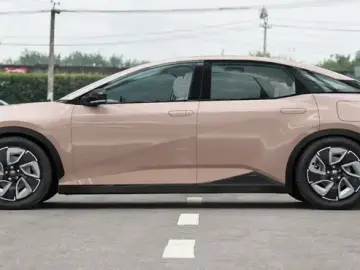 2023 Toyota bZ3 с пробегом 15 000 км