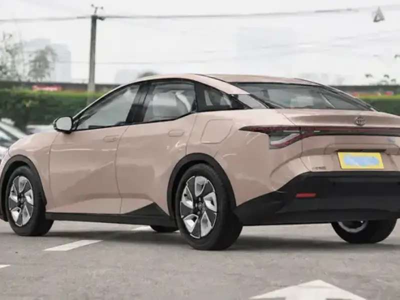 2023 Toyota bZ3 с пробегом 15 000 км