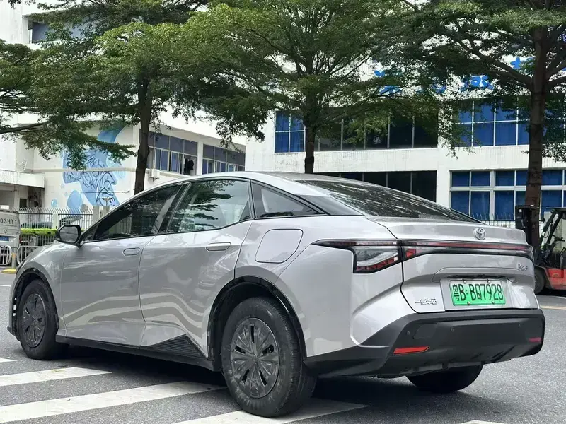 2023 Toyota bZ3 с пробегом 120 000 км