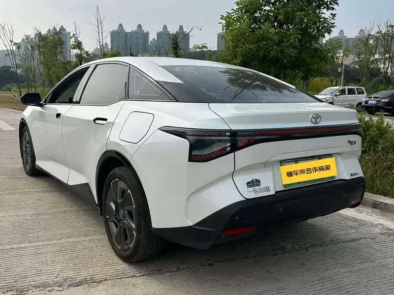 2023 Toyota bZ3 с пробегом 70 000 км