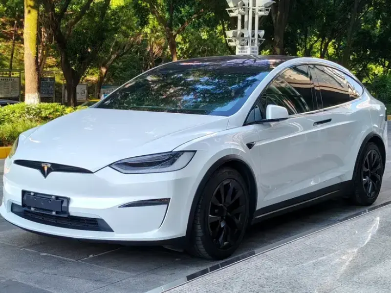 2023 Tesla Model X с пробегом 65 000 км