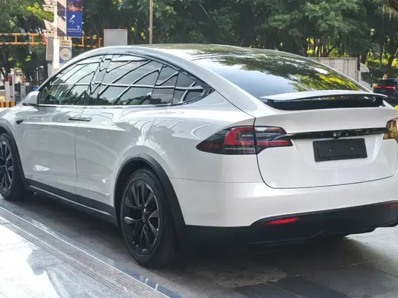 2023 Tesla Model X с пробегом 65 000 км