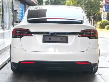 2023 Tesla Model X с пробегом 65 000 км
