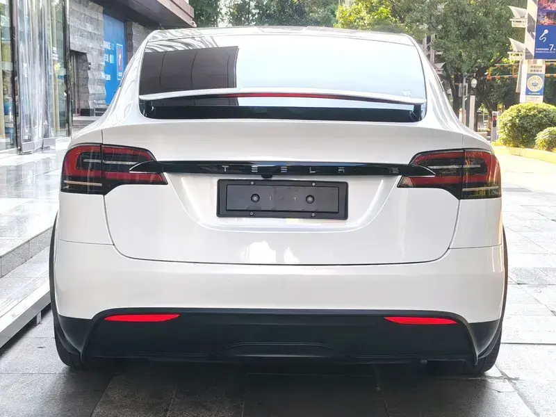 2023 Tesla Model X с пробегом 65 000 км