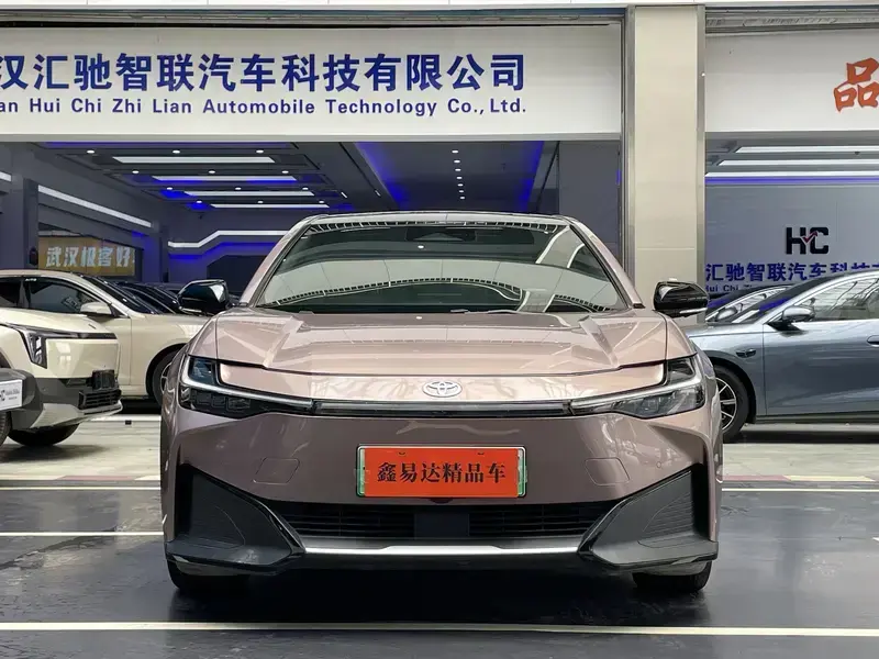 2023 Toyota bZ3 с пробегом 24 000 км