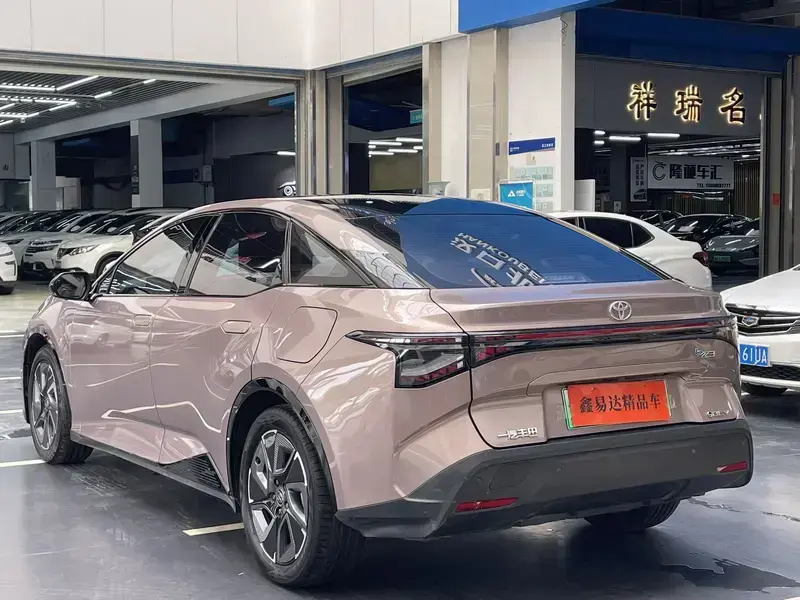 2023 Toyota bZ3 с пробегом 24 000 км
