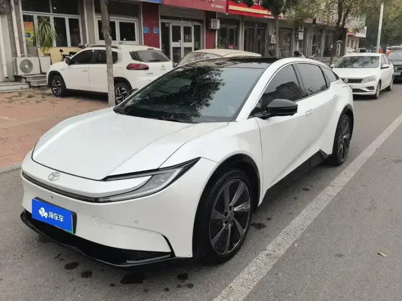 2025 Toyota bZ5 с пробегом 29 000 км