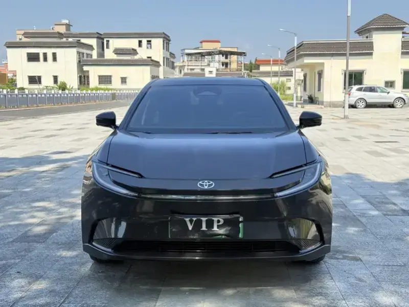 2025 Toyota bZ5 с пробегом 26 000 км