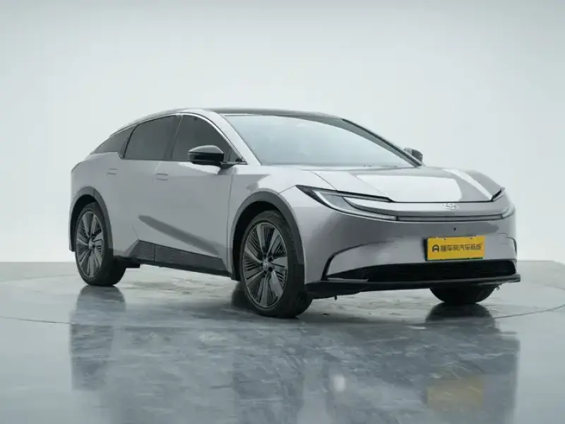 2025 Toyota bZ5 с пробегом 28 500 км