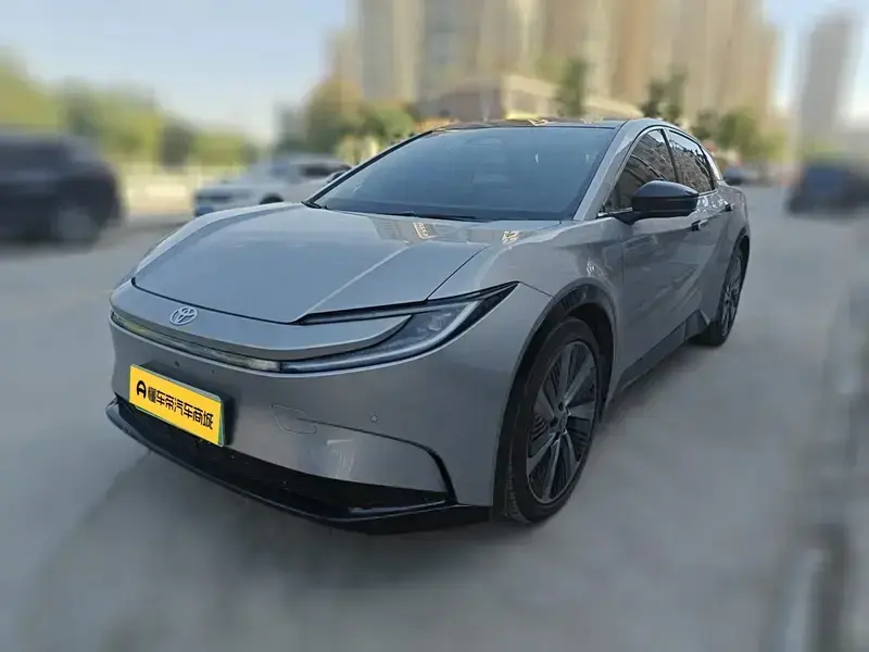 2025 Toyota bZ5 с пробегом 13 500 км