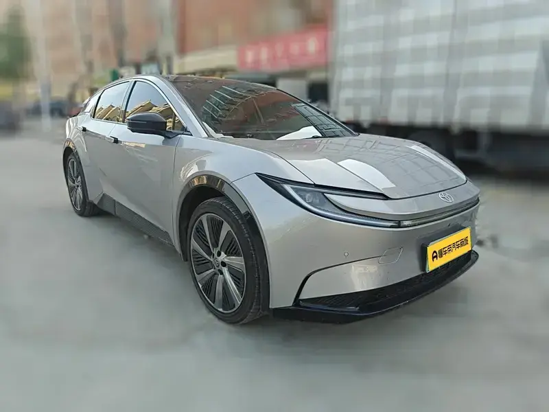 2025 Toyota bZ5 с пробегом 13 500 км