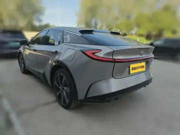 2025 Toyota bZ5 с пробегом 13 500 км