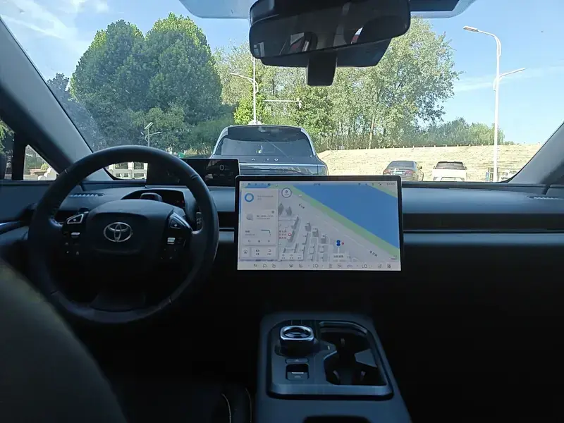 2025 Toyota bZ5 с пробегом 13 500 км