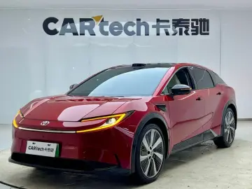 2025 Toyota bZ5 с пробегом 20 000 км