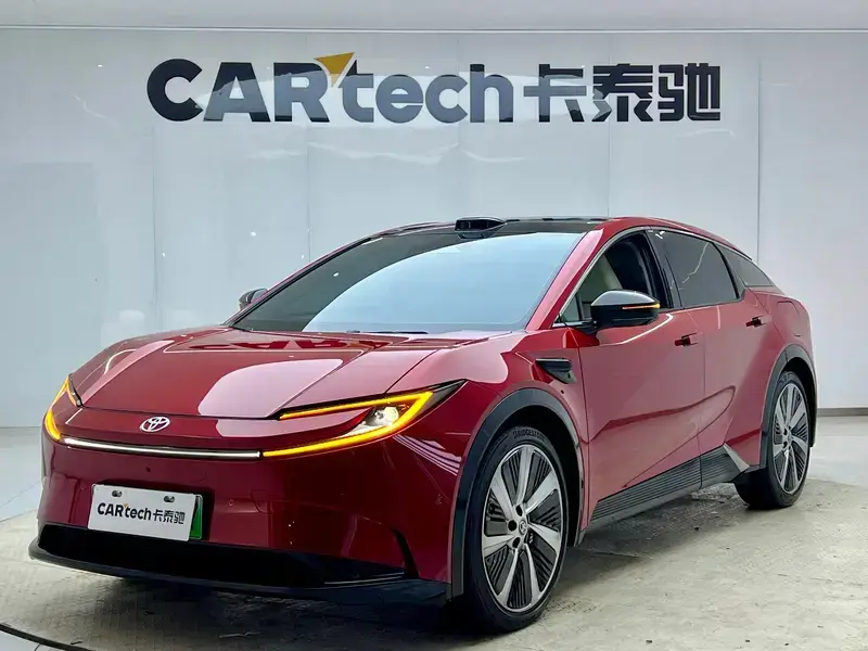 2025 Toyota bZ5 с пробегом 20 000 км