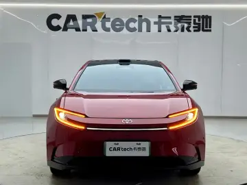 2025 Toyota bZ5 с пробегом 20 000 км