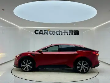 2025 Toyota bZ5 с пробегом 20 000 км