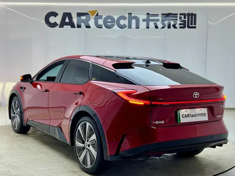 2025 Toyota bZ5 с пробегом 20 000 км