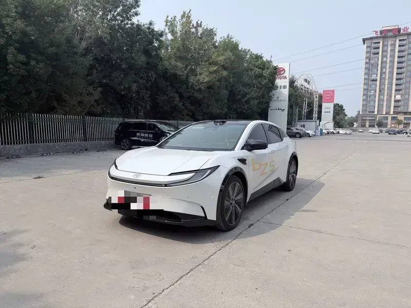 2025 Toyota bZ5 с пробегом 22 000 км