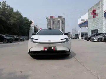 2025 Toyota bZ5 с пробегом 22 000 км