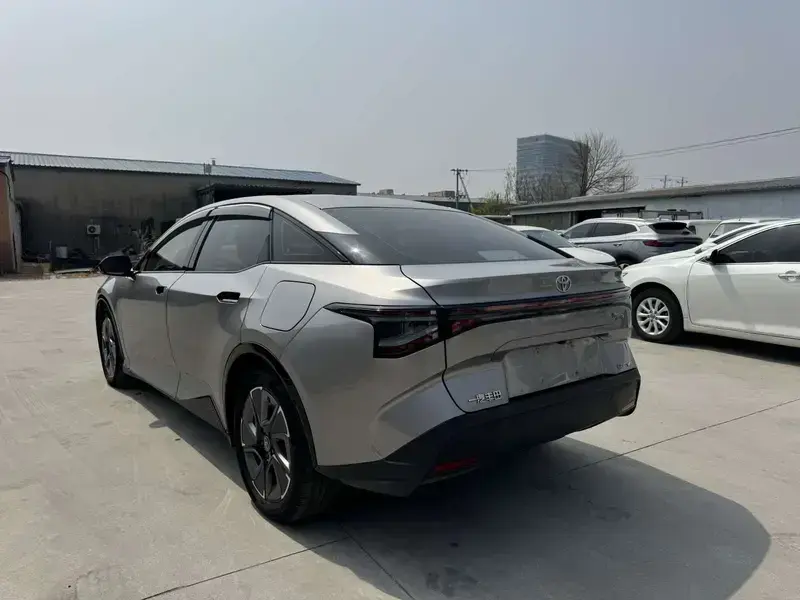 2024 Toyota bZ3 с пробегом 45 000 км