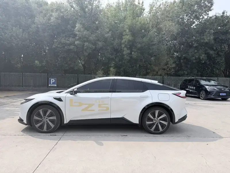 2025 Toyota bZ5 с пробегом 22 000 км