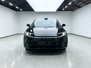 2025 Toyota bZ5 с пробегом 10 000 км