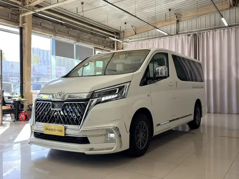 2022 Toyota Granvia с пробегом 16 000 км