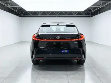 2025 Toyota bZ5 с пробегом 10 000 км