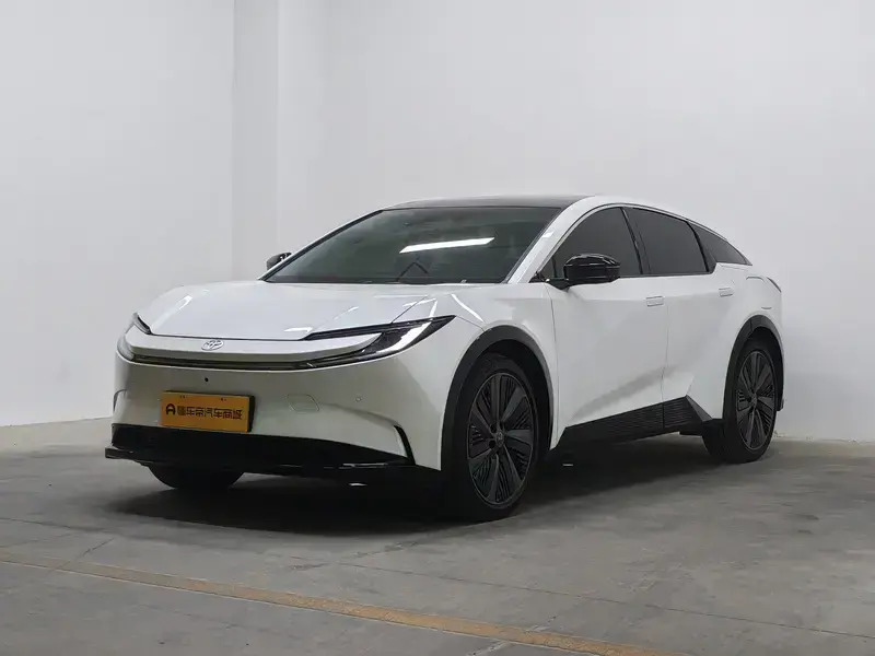 2025 Toyota bZ5 с пробегом 19 200 км