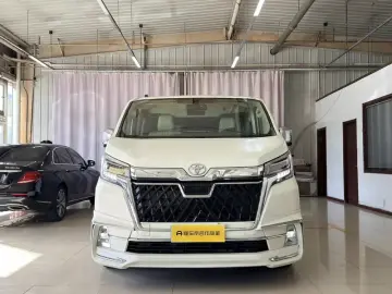 2022 Toyota Granvia с пробегом 16 000 км