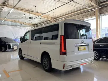 2022 Toyota Granvia с пробегом 16 000 км