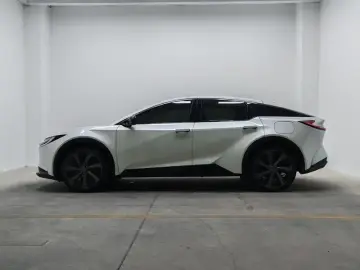 2025 Toyota bZ5 с пробегом 19 200 км