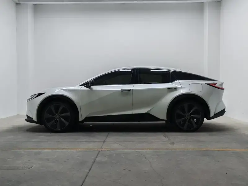 2025 Toyota bZ5 с пробегом 19 200 км