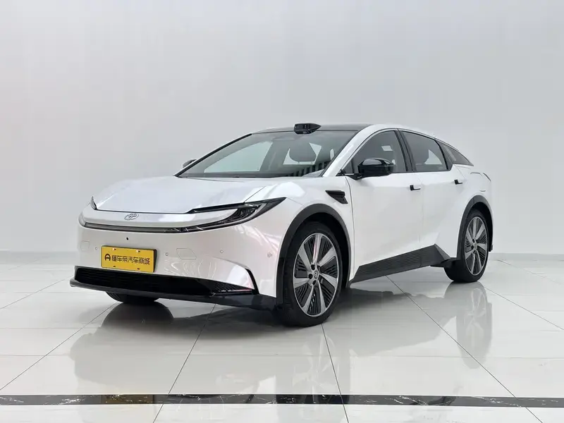 2025 Toyota bZ5 с пробегом 2 400 км