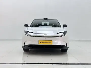 2025 Toyota bZ5 с пробегом 2 400 км