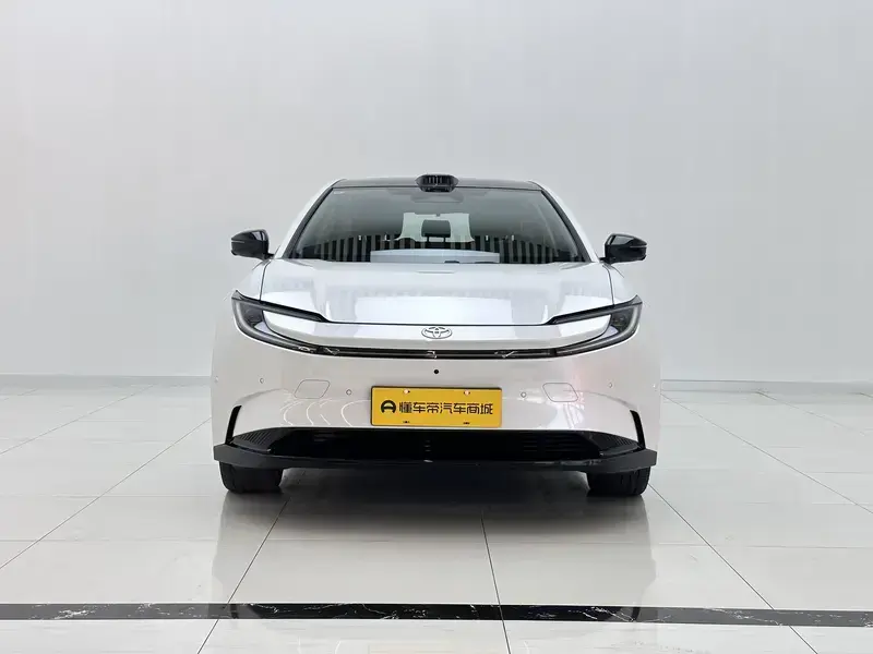 2025 Toyota bZ5 с пробегом 2 400 км