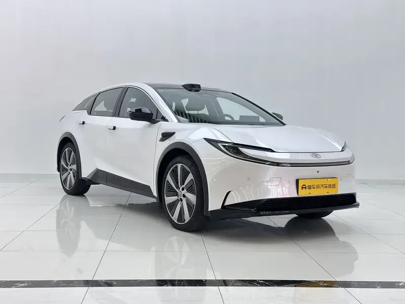 2025 Toyota bZ5 с пробегом 2 400 км