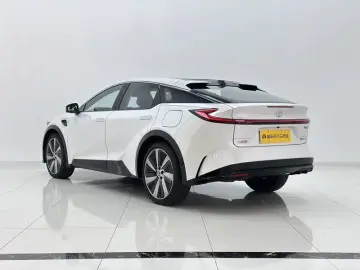 2025 Toyota bZ5 с пробегом 2 400 км