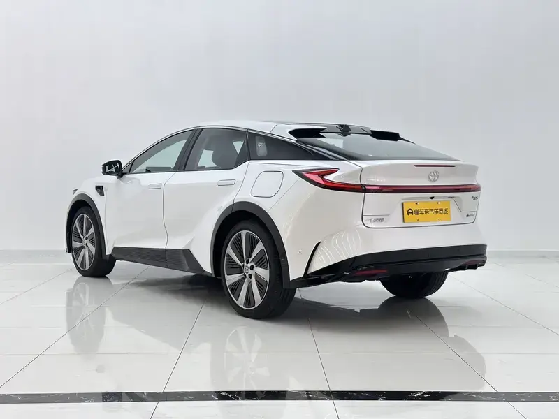 2025 Toyota bZ5 с пробегом 2 400 км