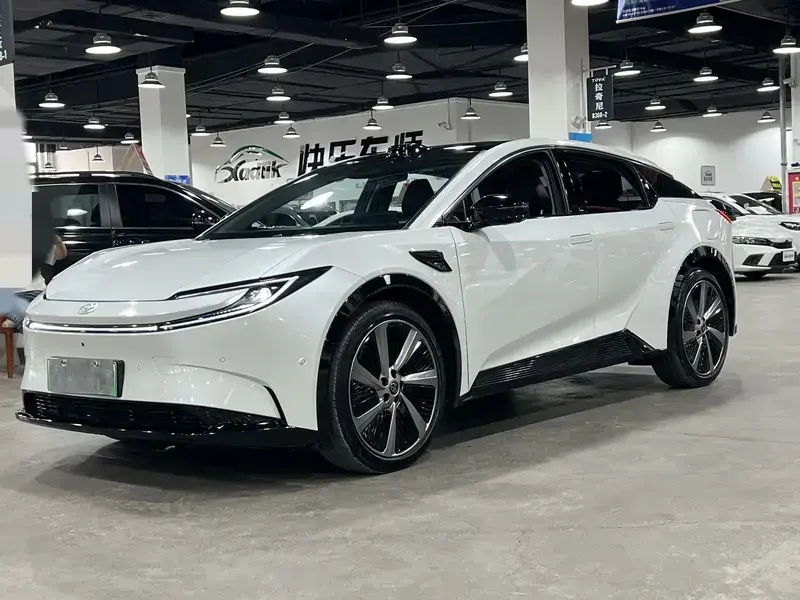2025 Toyota bZ5 с пробегом 35 000 км