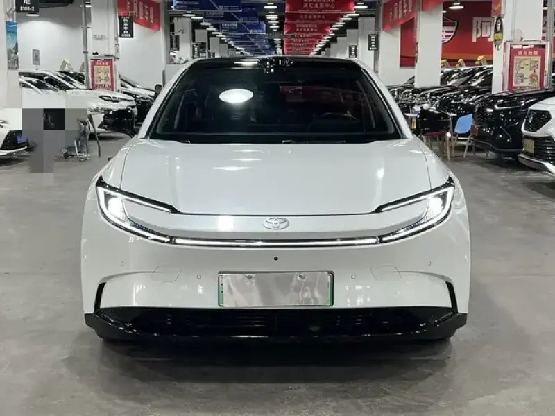 2025 Toyota bZ5 с пробегом 35 000 км