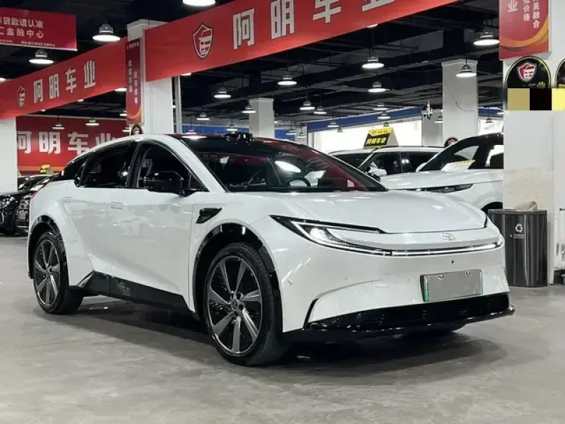 2025 Toyota bZ5 с пробегом 35 000 км