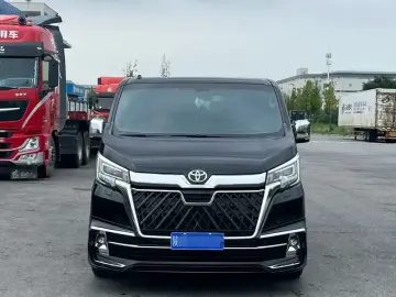 2023 Toyota Granvia с пробегом 33 000 км