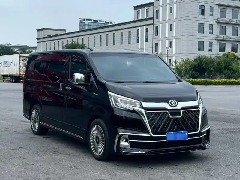 2023 Toyota Granvia с пробегом 33 000 км