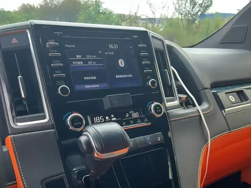 2023 Toyota Granvia с пробегом 33 000 км