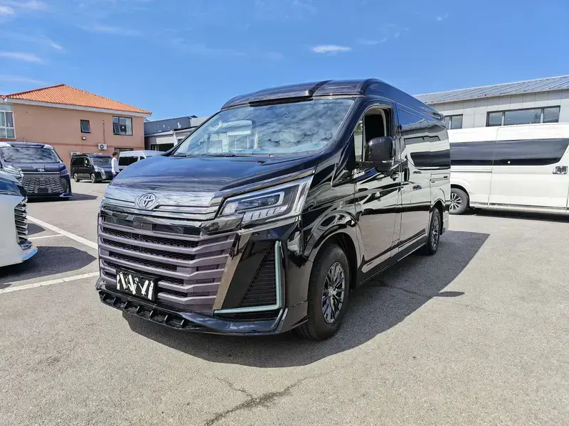 2023 Toyota Granvia с пробегом 500 км