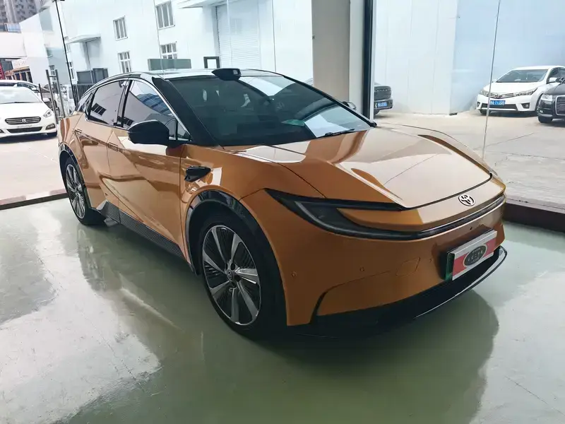 2025 Toyota bZ5 с пробегом 13 000 км