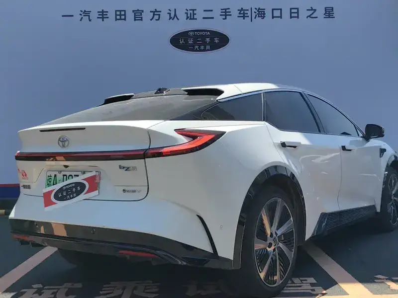 2025 Toyota bZ5 с пробегом 33 400 км